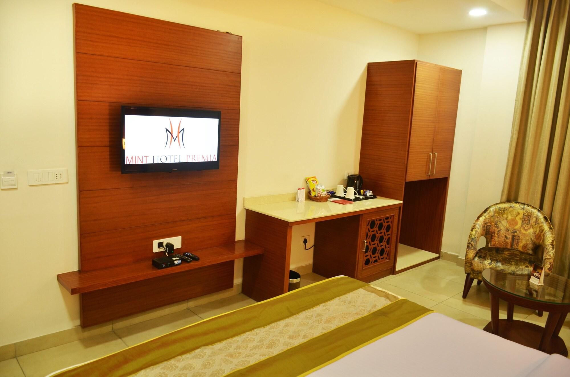 Mint Hotel Premia Chandigarh, Zirakpur Экстерьер фото