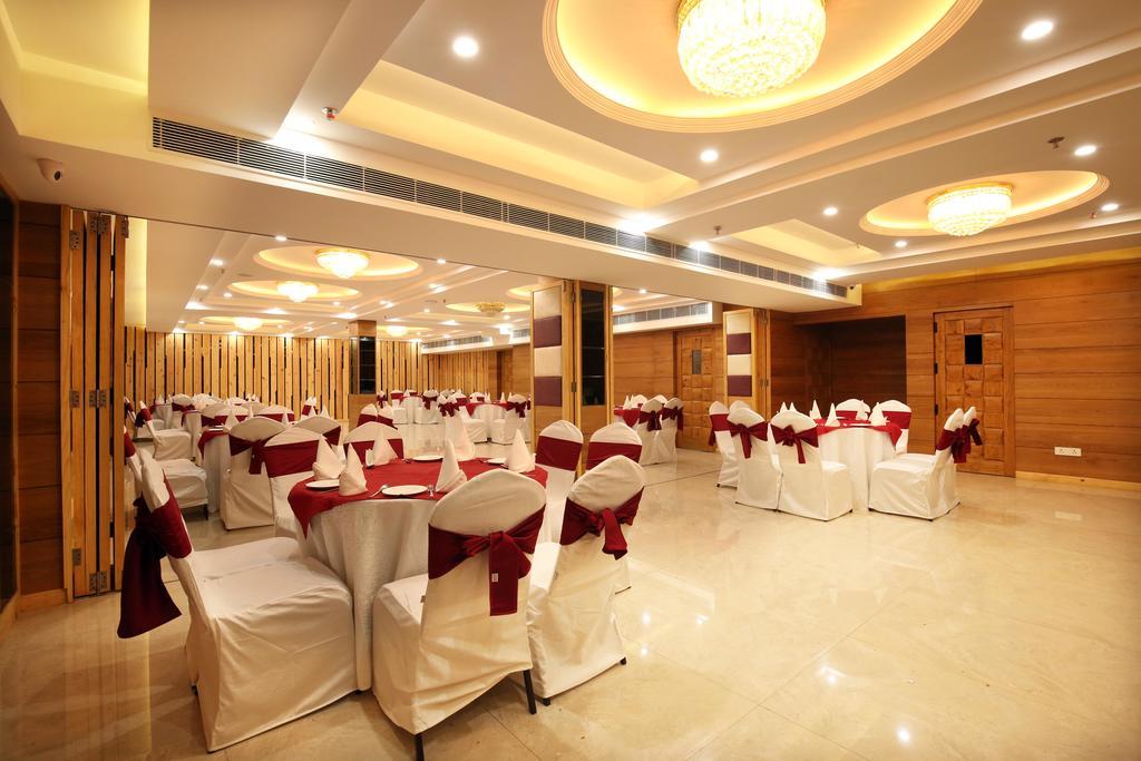 Mint Hotel Premia Chandigarh, Zirakpur Экстерьер фото