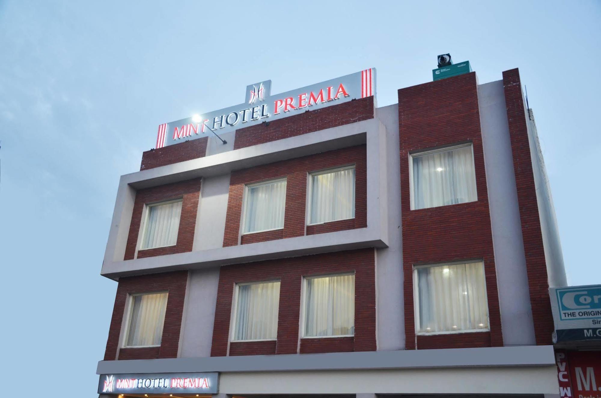 Mint Hotel Premia Chandigarh, Zirakpur Экстерьер фото