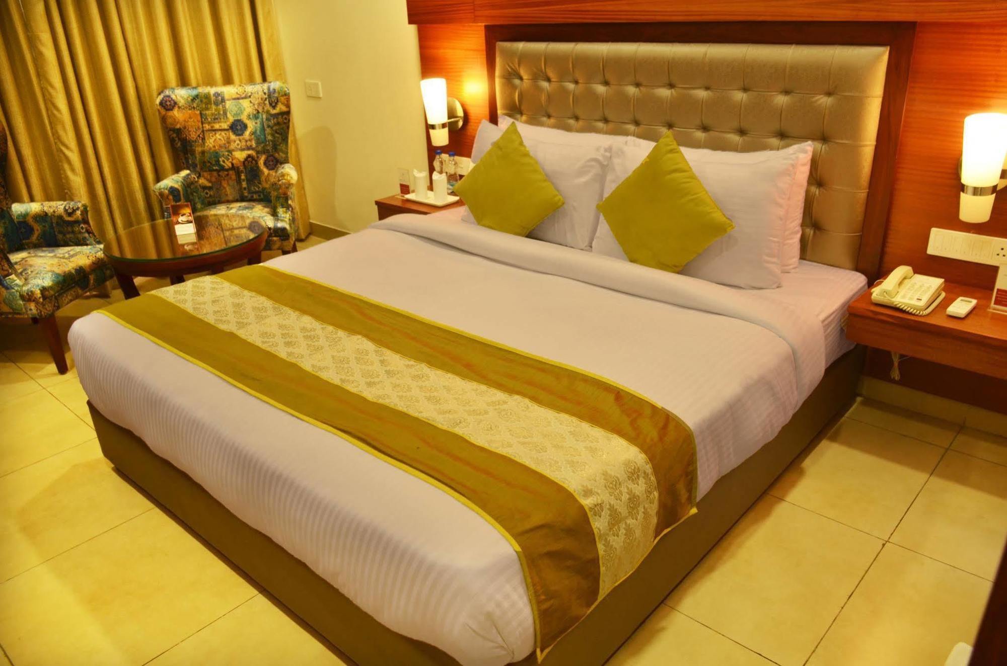 Mint Hotel Premia Chandigarh, Zirakpur Экстерьер фото