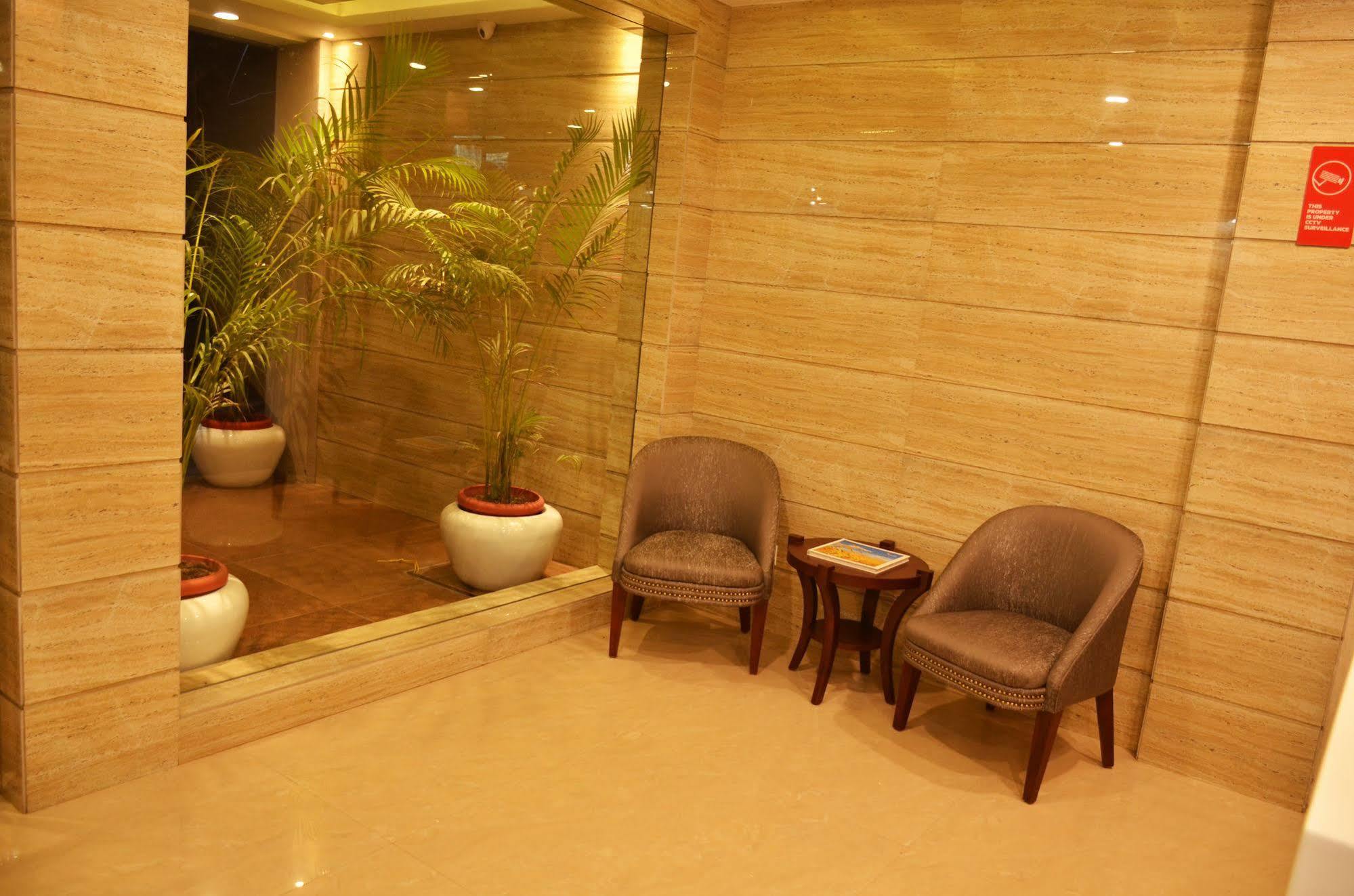 Mint Hotel Premia Chandigarh, Zirakpur Экстерьер фото