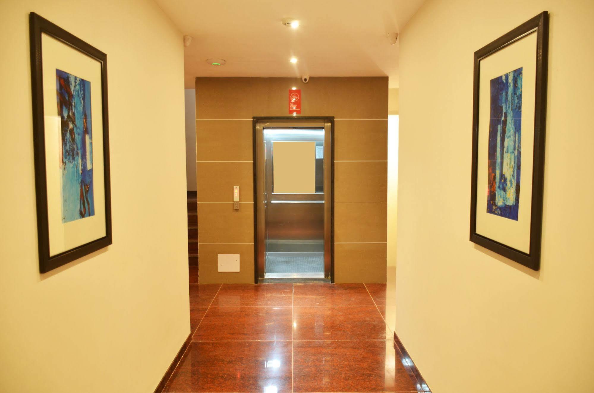 Mint Hotel Premia Chandigarh, Zirakpur Экстерьер фото